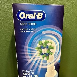 Oral B Pro 1000 electric toothbrush